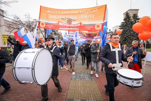 Джазовый стрит-парад на Кировке собрал более 100 любителей джаза