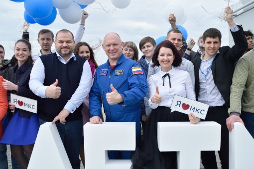 Космонавт МКС Олег Артемьев поздравил энергетиков «МКС»
