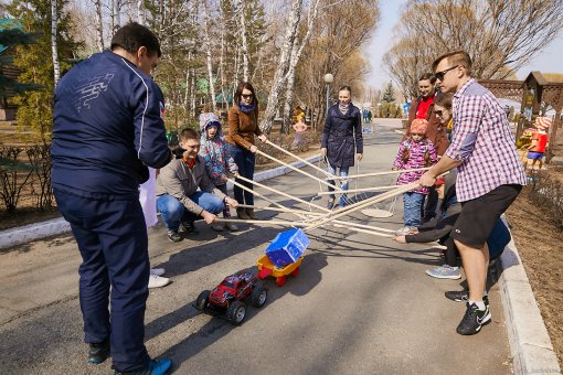 День компании на озере Смолино: мини-ТЭС для арабского шейха построена!