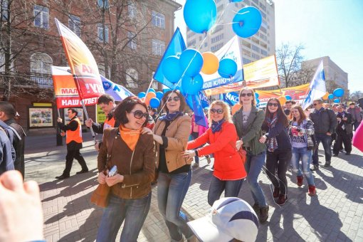 Первомайское шествие энергетиков превратилось в джазовый стрит-парад на Кировке