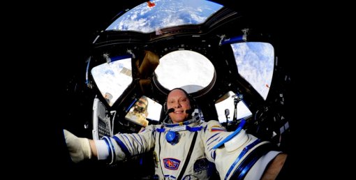 Космонавт  Олег Артемьев с борта МКС передал привет сотрудникам Группы компаний «МКС»!
