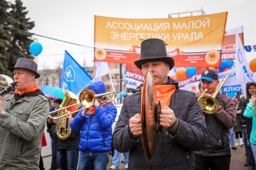 Джазовый стрит-парад на Кировке собрал более 100 любителей джаза