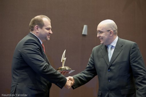 «ЗОЛОТЫЕ МОЛНИИ» ДОСТАЛИСЬ СИЛЬНЕЙШИМ 2015