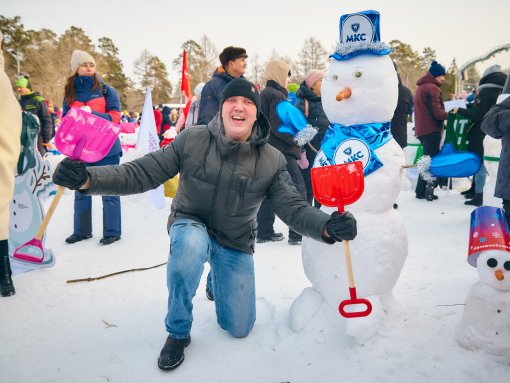 Команда МКС приняла участие во флешмобе снеговиков-добряков