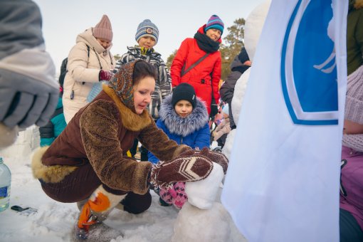 Команда МКС приняла участие во флешмобе снеговиков-добряков