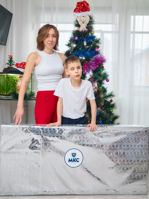 Снеговики-добряки МКС вручили подарок Андрею