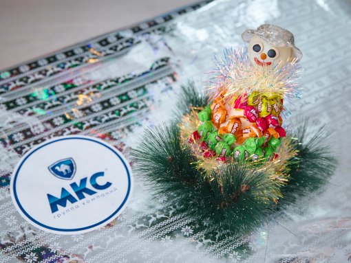 Снеговики-добряки МКС вручили подарок Андрею