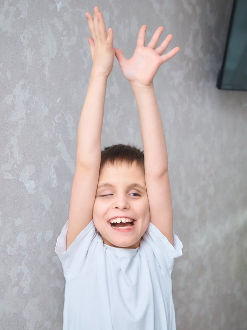 Снеговики-добряки МКС вручили подарок Андрею